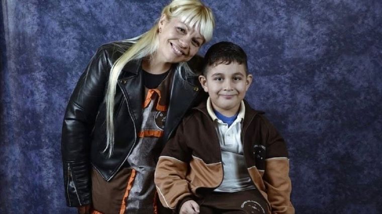 Gisela Mercedes Yurka, de 41 años, y de su hijo Gabriel Saru Ovejero, de apenas 7. Ambos habían ingresado el jueves al Hotel Ker, ubicado en Recoleta con la intención de pasar una sola noche.