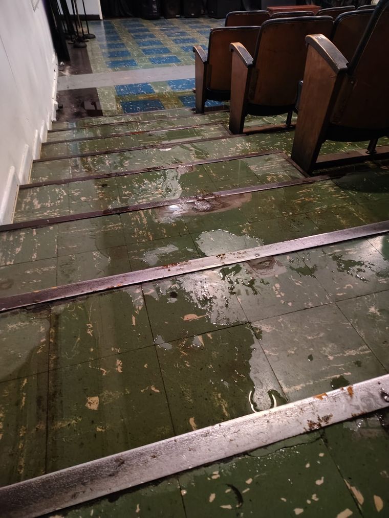 Se rompió un caño del auditorio de Radio Nacional Mendoza y la Nación está al tanto.&nbsp;