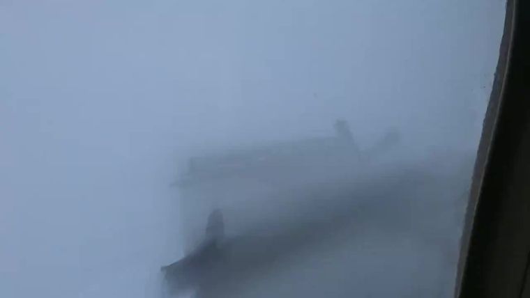 Las imágenes del avión WP-3D Orion apodado “Miss Piggy”, filtrándose en el huracán Milton. Foto: Captura de video