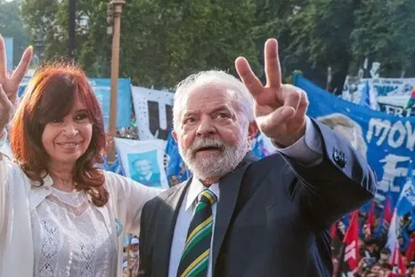 Lula da Silva se reunió con Cristina Fernández de Kirchner en su domicilio, donde cumple su arresto domiciliario. Lula da Silva se reunió con Cristina Fernández de Kirchner en su domicilio, donde cumple su arresto domiciliario.