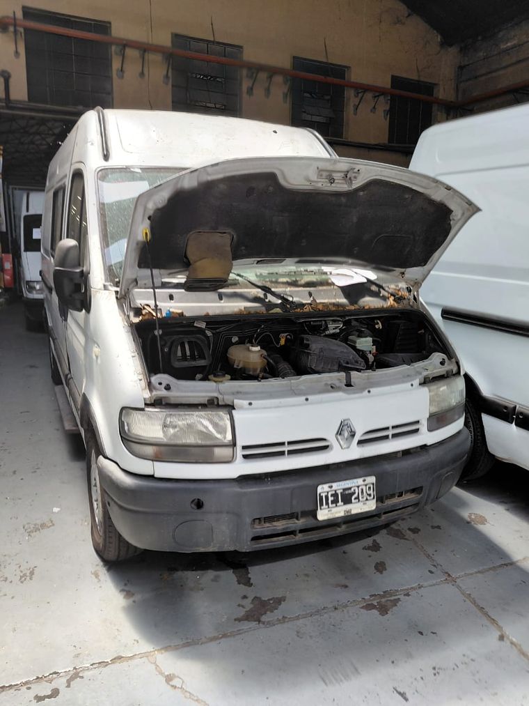 PAMI subasta trece camionetas.