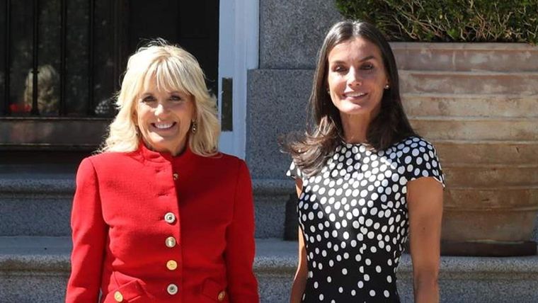 Jill Biden y Letizia Ortiz comparten estos zapatos españoles Foto: Lecturas