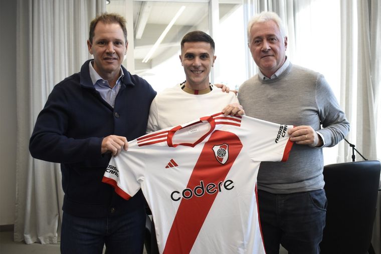 Fabricio Bustos firmó contrato con River. Foto: @RiverPlate