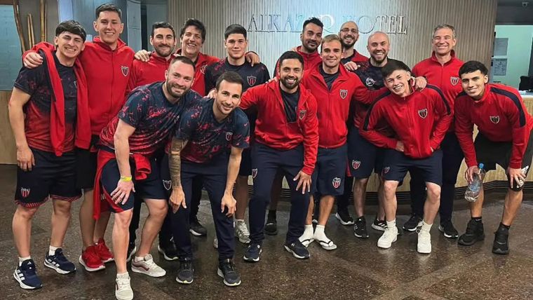 El plantel de Andes Talleres, que debuta hoy ante el Barcelona de España.&nbsp;