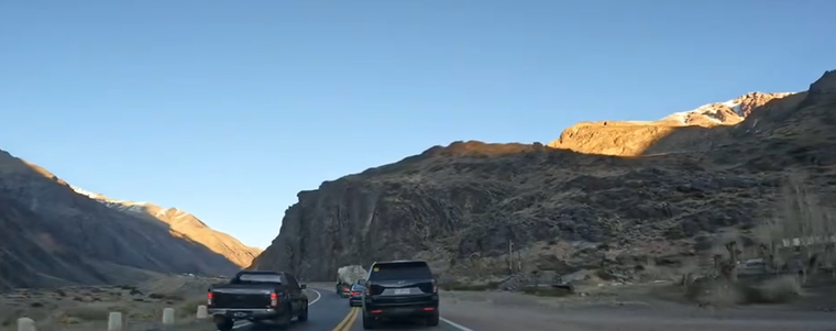La peligrosa maniobra se registró en la ruta 7