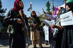 Las mujeres luchan contra la dureza del talibán. Foto: EFE