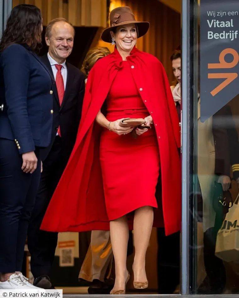 Una apuesta cromática que solo ella puede llevar con tanta naturalidad. Una apuesta cromática que solo ella puede llevar con tanta naturalidad.