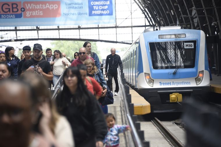 Los trenes urbanos subirán desde el 15 de enero Foto: Juan Mateo Aberastain Zubimendi/MDZ