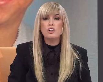 La comunicadora se cansó de las críticas y salió con los tapones de punta. La comunicadora se cansó de las críticas y salió con los tapones de punta.