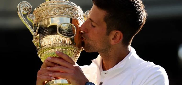 El múltimple campeón de Grand Slam recibió su último trofeo de la mano de Kate Middleton. Foto: Instagram @djokernole