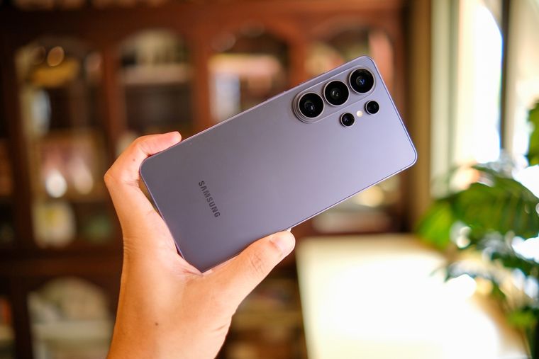 La tecnología UFS 5.0 llega para transformar radicalmente el rendimiento de cada teléfono premium de la marca. La tecnología UFS 5.0 llega para transformar radicalmente el rendimiento de cada teléfono premium de la marca.