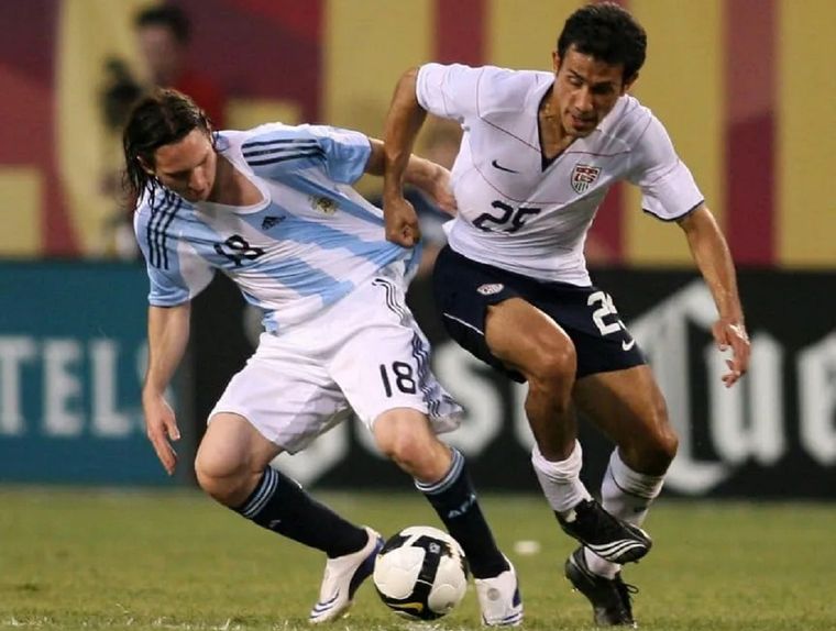 El mendocino que eligió EE.UU y se convirtió en leyenda de la MLS. Jugó dos Mundiales con Estados Unidos y marcó a Messi en un amistoso.