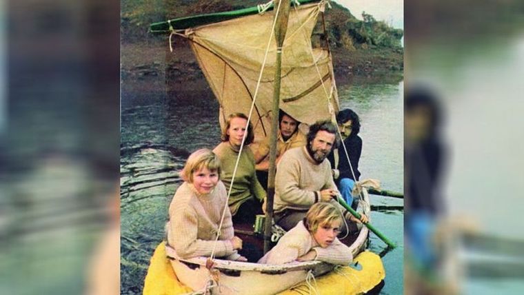 La familia Robertson sobrevivió en una pequeña balsa, que hoy se mantiene en el museo marítimo nacional de Cornwall. Foto: DOUGLAS ROBERTSON