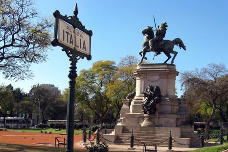 Garibaldi en Plaza Italia: símbolo de libertad Garibaldi en Plaza Italia: símbolo de libertad