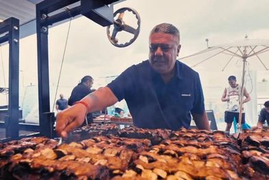 MDZol | El Chiqui Tapia probando el asado de la Selección Argentina en el Mundial 2026