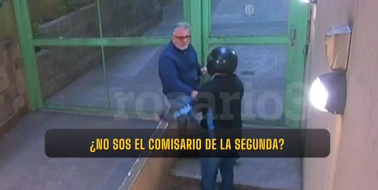 El choque de manos, uno de los primeros indicios para advertir el robo. Foto: Gentileza