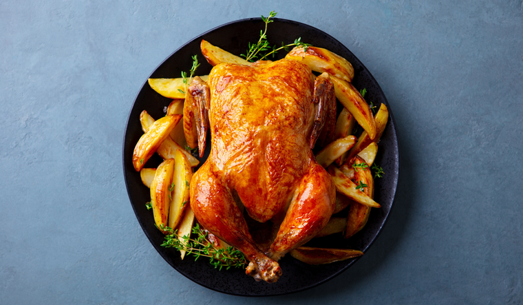 Receta clásica de pollo al horno con papas que siempre sale bien