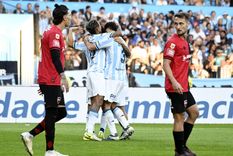 Racing venció a Newells en el Cilindro de Avellaneda. Foto: Fotobaires Racing venció a Newells en el Cilindro de Avellaneda. Foto: Fotobaires