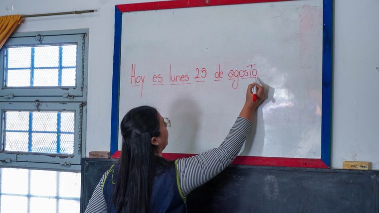 Julieta, Daniela y Paula dedican su vida a un espacio donde los niños encuentran apoyo escolar y afecto. Julieta, Daniela y Paula dedican su vida a un espacio donde los niños encuentran apoyo escolar y afecto.