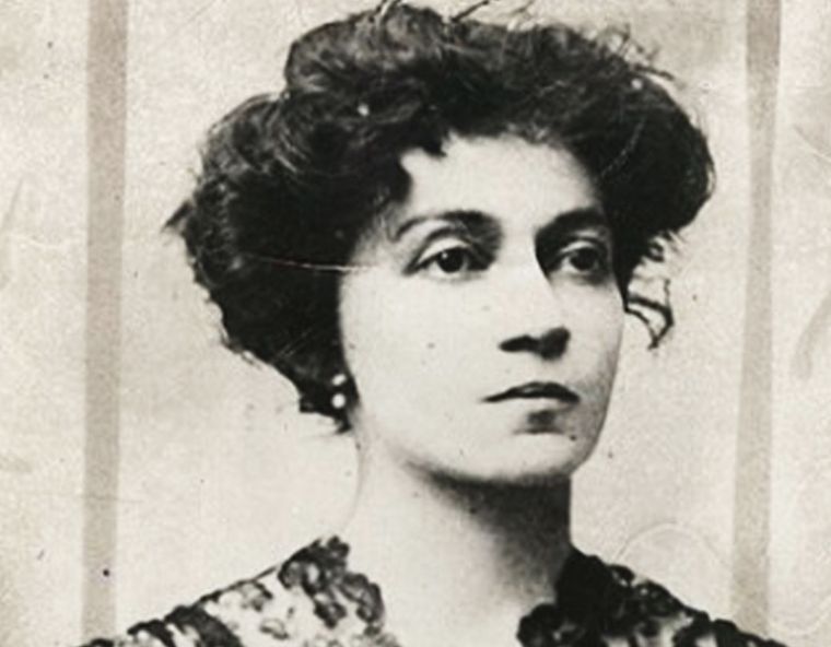 Lola Mora, en una fotografía anónima de época