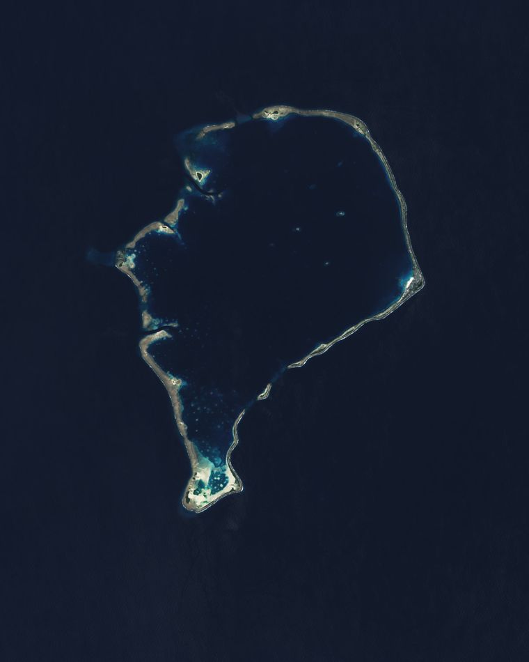 Tuvalu, compuesto de islas y cuyo territorio está a solo 5 metros por encima del nivel del mar. Tuvalu, compuesto de islas y cuyo territorio está a solo 5 metros por encima del nivel del mar.