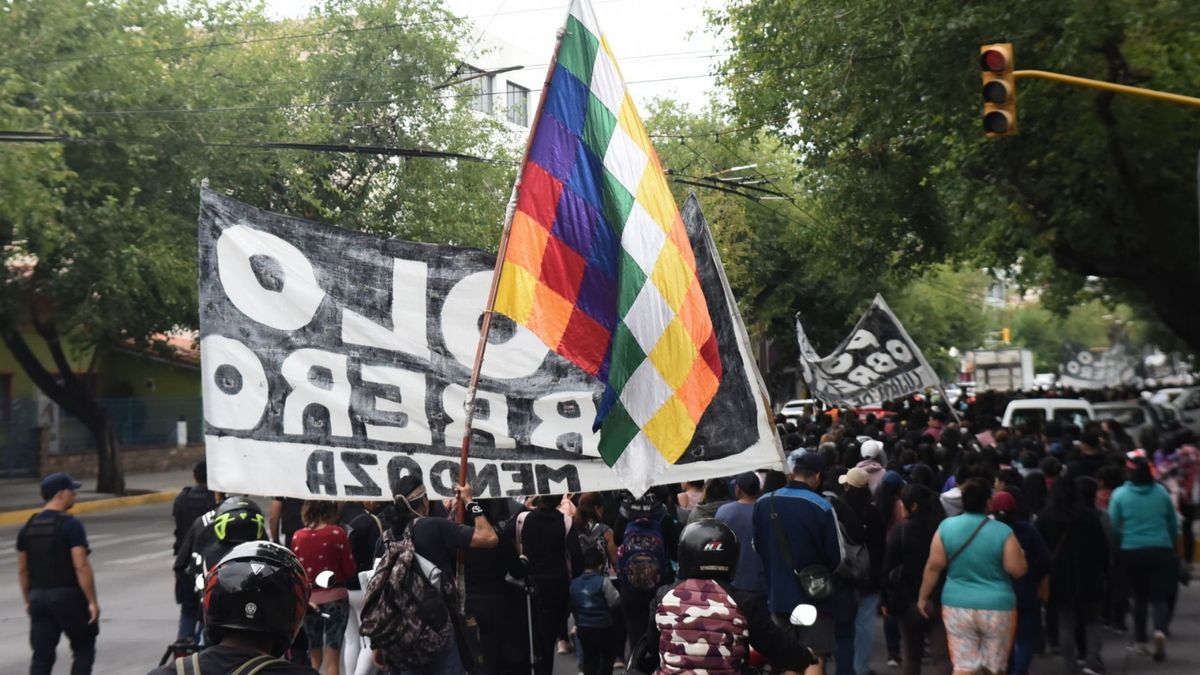Organizaciones protestan en el nudo vial contra la baja de planes