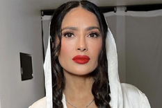 Salma Hayek se muestra reservada con su vida personal, pero en los últimos días se mostró con su familia apoyando el trabajo de su hermano, Sami Hayek Foto: Instagram @salmahayek