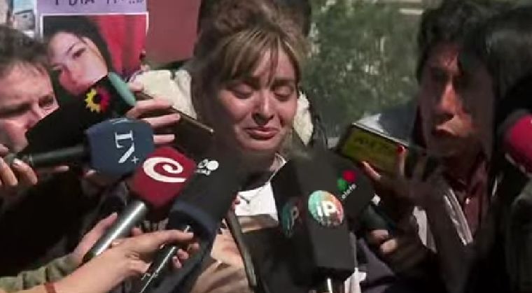 El llanto de la mamá de Brenda, una de las chicas asesinadas en Florencio Varela.