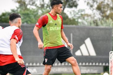 Fausto Vera tuvo su primer entrenamiento con la camiseta de River. Fausto Vera tuvo su primer entrenamiento con la camiseta de River.