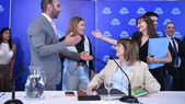 Patricia Bullrich consiguió el dictamen para la reforma laboral con modificaciones que llegó de Diputados y allana el camino para sesionar el próximo viernes. Patricia Bullrich consiguió el dictamen para la reforma laboral con modificaciones que llegó de Diputados y allana el camino para sesionar el próximo viernes.