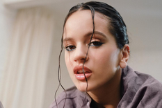 Rosalía impactó a sus millones de seguidores con su look playero. Foto: instagram: rosalia.vt