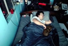 youtuber gana u$s16.000 por dejar que la gente lo despierte de su sueno