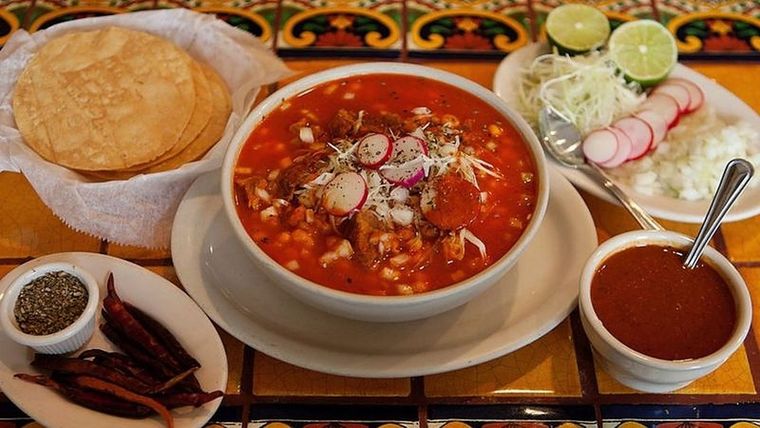 Comer pozole es toda una tradición durante las fiestas de independencia de México. Foto: GETTY IMAGES