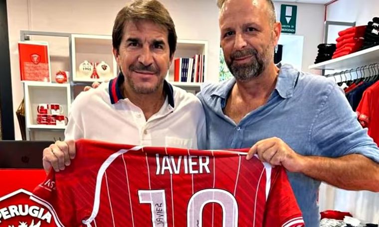 Javier Faroni con la camiseta del Perugia, el club que compró.