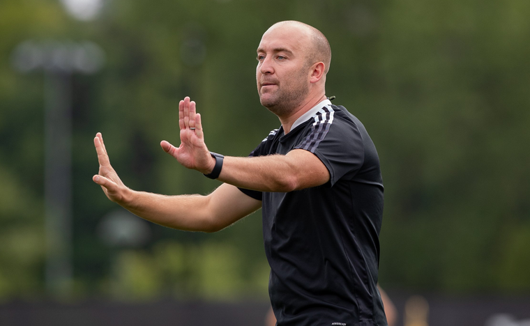 Nick Cushing se mostró molesto por la adición de 7 minutos ante Inter Miami. Foto: New York FC