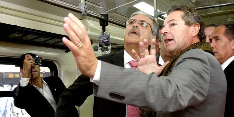 Una imagen de archivo del empresario, junto al ministro De Vido. Foto: NA