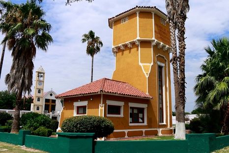 Este pueblo está a dos horas la capital puntana. Este pueblo está a dos horas la capital puntana.