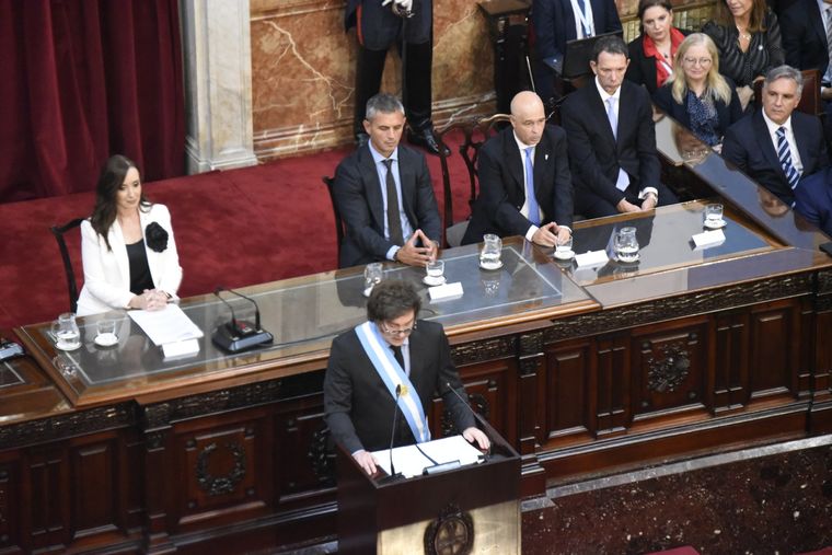 El reencuentro de Javier Milei con Victoria Villarruel, una de las fotos esperadas. El reencuentro de Javier Milei con Victoria Villarruel, una de las fotos esperadas.