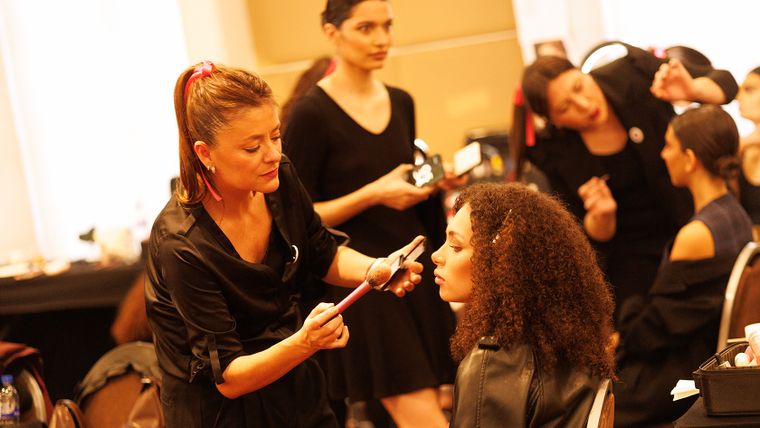 Flor Raviolo, una artista del make up.