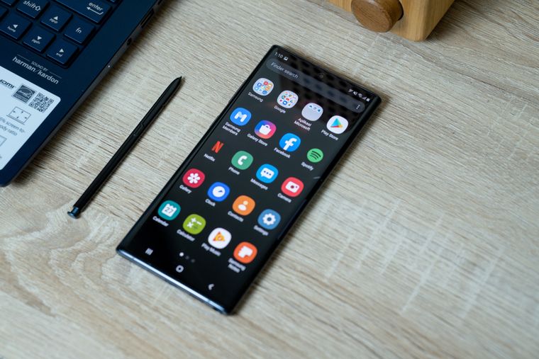 El celular incluye un S Pen. El celular incluye un S Pen.