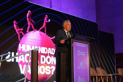 MDZol | Alfredo Cornejo en Chile