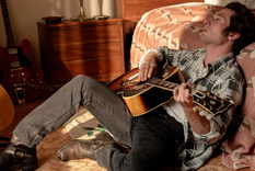 Jeremy Allen White, de la serie The Bear, interpreta a Bruce Springsteen en la película biográfica musical "Springsteen: música de ninguna parte".