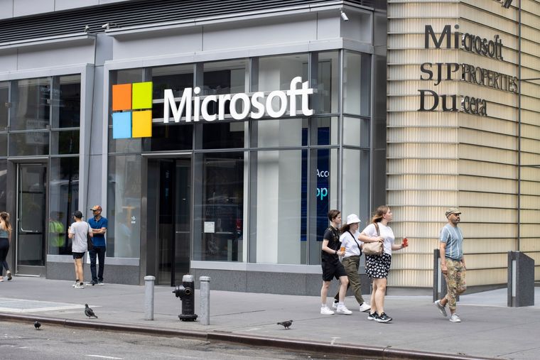 Microsoft es una de las empresas que realizó recortes de personal. Foto: Shutterstock