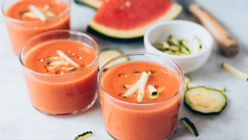 Esta receta es una adaptación moderna del gazpacho tradicional andaluz. Esta receta es una adaptación moderna del gazpacho tradicional andaluz.