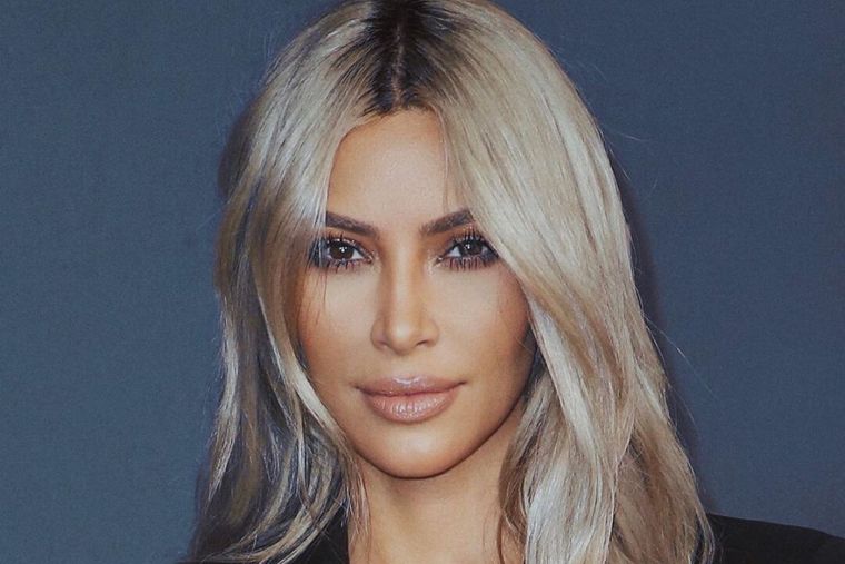 Kim cambió su look.