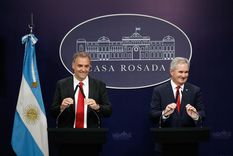 Manuel Adorni y Pablo Quirno en conferencia de prensa