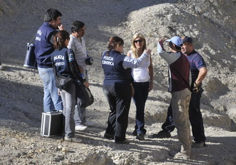 La fiscal Ríos junto a los técnicos. Foto: Pachy Reynoso/MDZ