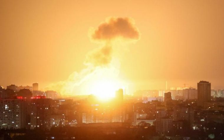 Trump exige a Putin que detenga los ataques tras letal bombardeo en Kyiv. Foto: BBC.