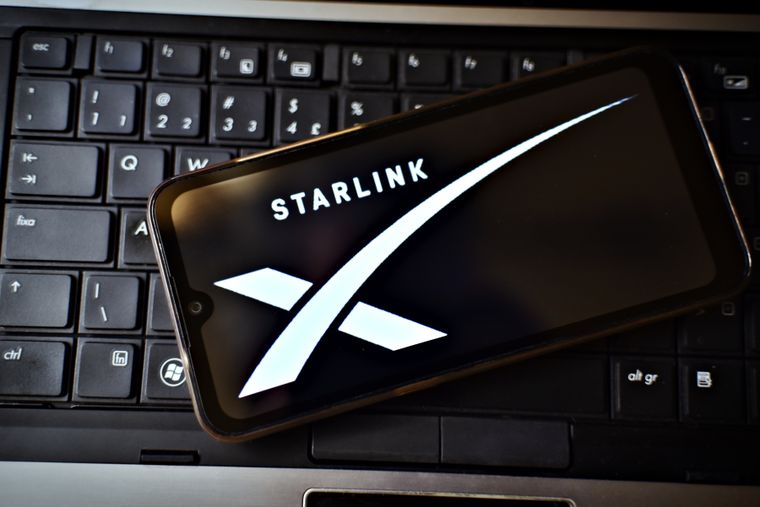 Expertos alertan por una amenaza móvil de un falso Starlink que combina espionaje, fraude bancario y minería de criptomonedas. Expertos alertan por una amenaza móvil de un falso Starlink que combina espionaje, fraude bancario y minería de criptomonedas.