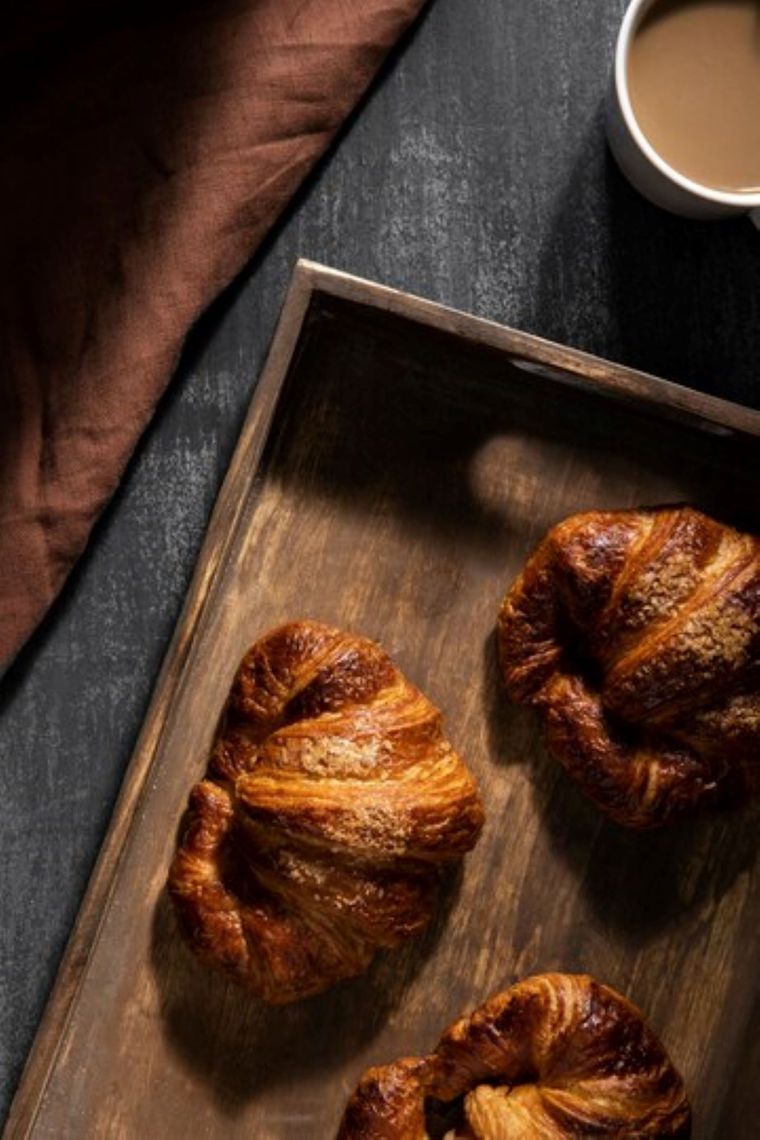 Una delicia para el mate: aprendé a hacer medialunas de canela en casa Foto: Freepik